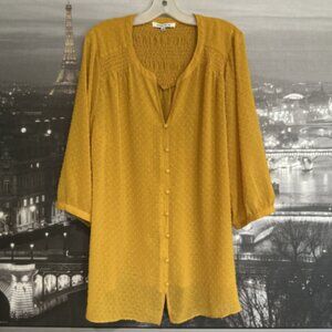 Rose + Olive 3/4 Sleeve Tunic Women's 1X Swiss Dot Flowy Mustard Top Button Down